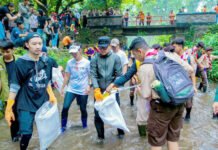 Pemkot Dibantu TNI-Polri dan Relawan Bersihkan Sampah Kali Ciliwung