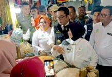 Pedagang Keluhkan Beras Mahal ke Ridwan Kamil