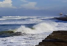 BMKG: Waspada Gelombang Tinggi di Selatan Jabar