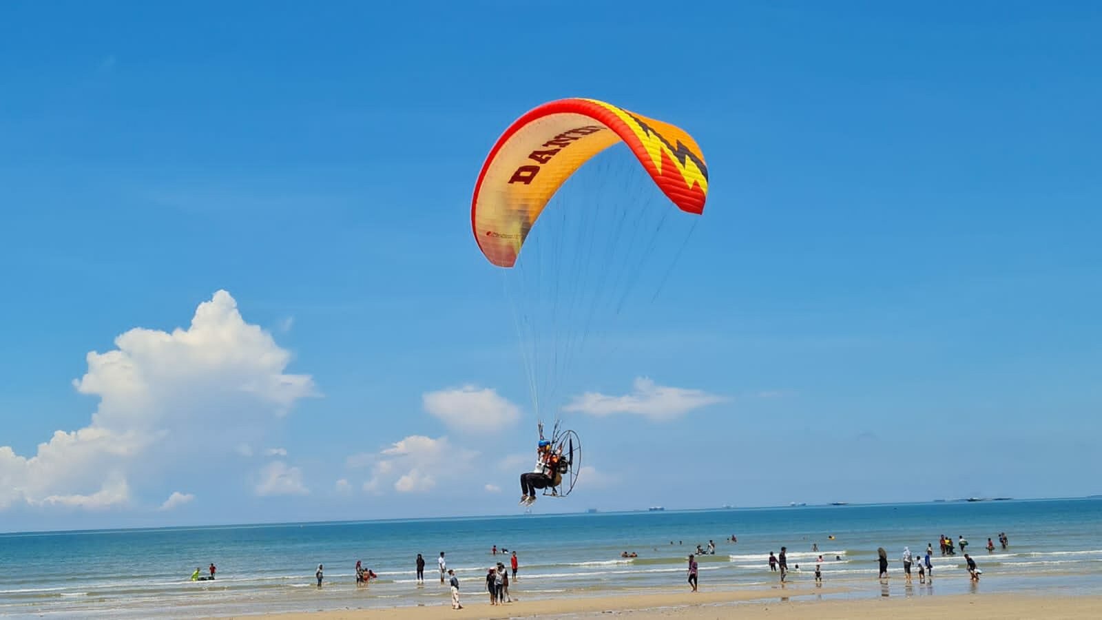 Pantai Manggar Segara Sari, Eloknya Samudera Segara