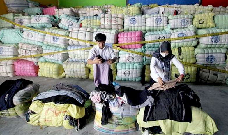 Polda Jabar ‘Gondol’ 200 Karung Pakaian Bekas