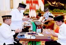 Jokowi-Ma’ruf Amin Serahkan Zakat
