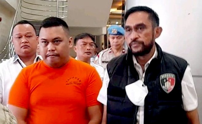 Akbar Pera Baharudin, Selebgram @Ajudan_pribadi Ditangkap Polisi