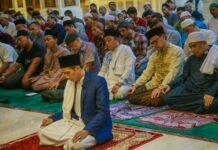 Bima Arya Salat Tarawih Hari Pertama di Masjid Agung