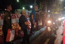 Presiden Jokowi Bagikan 1.700 Paket Sembako di Kota Bogor