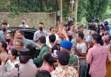 Jokowi Bagikan Sembako, Souvenir dan Amplop untuk Warga Bogor