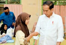 Jokowi Pesan Baju dari Siswi SMKN 4 Jambi