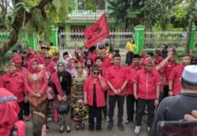 Daftarkan Bacalegnya, PDIP Kota Bogor Diiringi Barongsai dan Hadrah