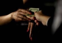 Seorang Gadis 15 Tahun Dijual Mucikari, Ditawarkan Lewat Aplikasi MiChat