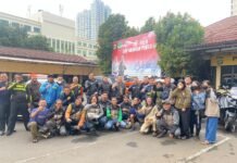 Pererat Silaturahmi, Wartawan dan Jajaran Polres Metro Depok Gelar Touring Bersama Pokja Wartawan Depok dan Jajaran Polres Metro Depok Berfoto Bersama Sesaat Sebelum Melakukan Touring (Foto: Istimewa)