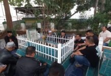 Momentum Hari Pahlawan Dimanfaatkan Sejumlah Tokoh Masyarakat Depok Untuk Berziarah ke Makam Pejuang Nasional Sejumlah Tokoh Masyarakat Depok Lakukan Ziarah ke Makam Pejuang Nasional Syech Muhammad Yusuf di Sukmajaya, Kota Depok, Jum'at (10/11/2023)