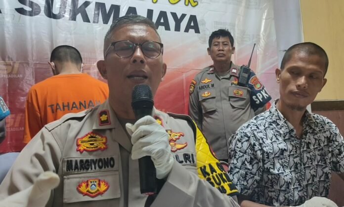 Kapolsek Sukmajaya Kompol Margiyono Merilis Penangkapan RS, Pramuniaga Minimarket Pelaku Pembobolan Brankas