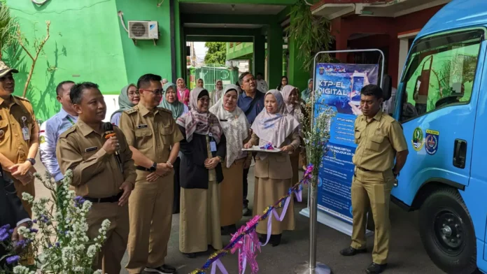 Sekda Kota Depok Supian Suri Saat Merilis De'MoLek di SMK Citra Negara Depok, Senin (06/11/2023). (Foto: Diskominfo Depok)