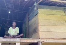 Hadiah Kecil untuk Mama Rose di Sarmi dengan Listrik Gratis