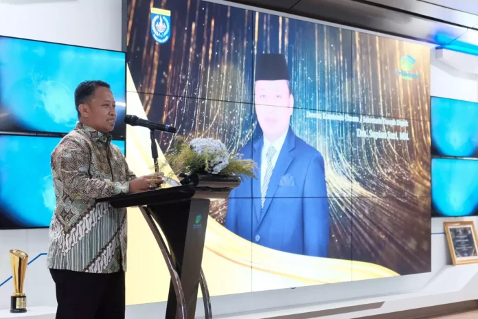 Sekda Kota Depok Supian Suri Berikan Sambutan Dalam Perayaan HUT ke 12 PT Tirta Asasta di Aula Kantor PT Tirta Asasta, Rabu (01/11/2023). (Foto: Istimewa) Sekda Kota Depok Supian Suri Berikan Sambutan Dalam Perayaan HUT ke 12 PT Tirta Asasta di Aula Kantor PT Tirta Asasta, Rabu (01/11/2023). (Foto: Istimewa)