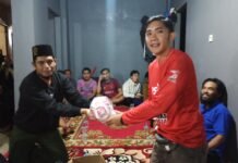 Modal Coklat, Caleg PSI Ryan Sulistijo Disambut Riuh Gembira Ibu-Ibu di Kampung Ciomas Margabakti