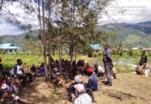 Dansatgas Pembangunan Gudang Logistik BNPB Yonif 751/ VJS Intensif Komunikasi dengan Warga