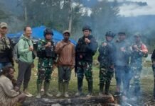 Bakar Batu dalam rangka Pembangunan Pos TNI yang baru di Distrik Sinak oleh Mabes TNI