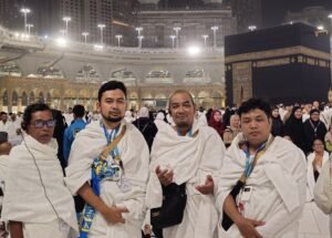 Sidharta Aria Agung dan Jamaah BK Corp Depok. Foto: Harnas.id/ Sidharta Aria Agung