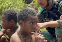Edukasi Hidup Bersih Anak-Anak Pedalaman Papua