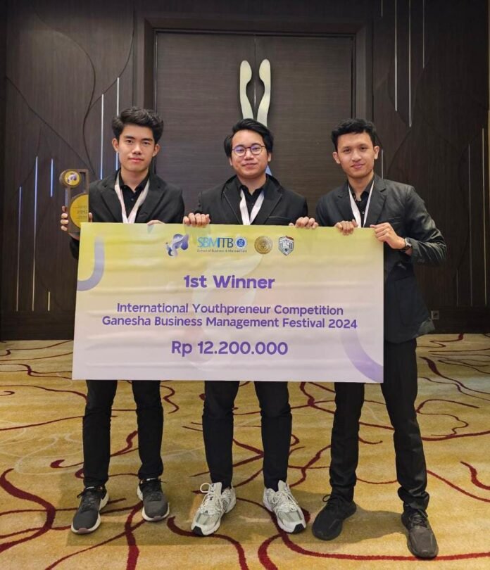 Tiga Mahasiswa FT UI yang MenyabetJuara 1 pada International Youthpreneur Competition, Ganesha Business Fest 2024