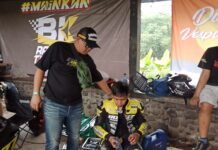 Hendra Apriana BKRTI Terhalang Overtake Kontroversial di Scooter Prix 2024