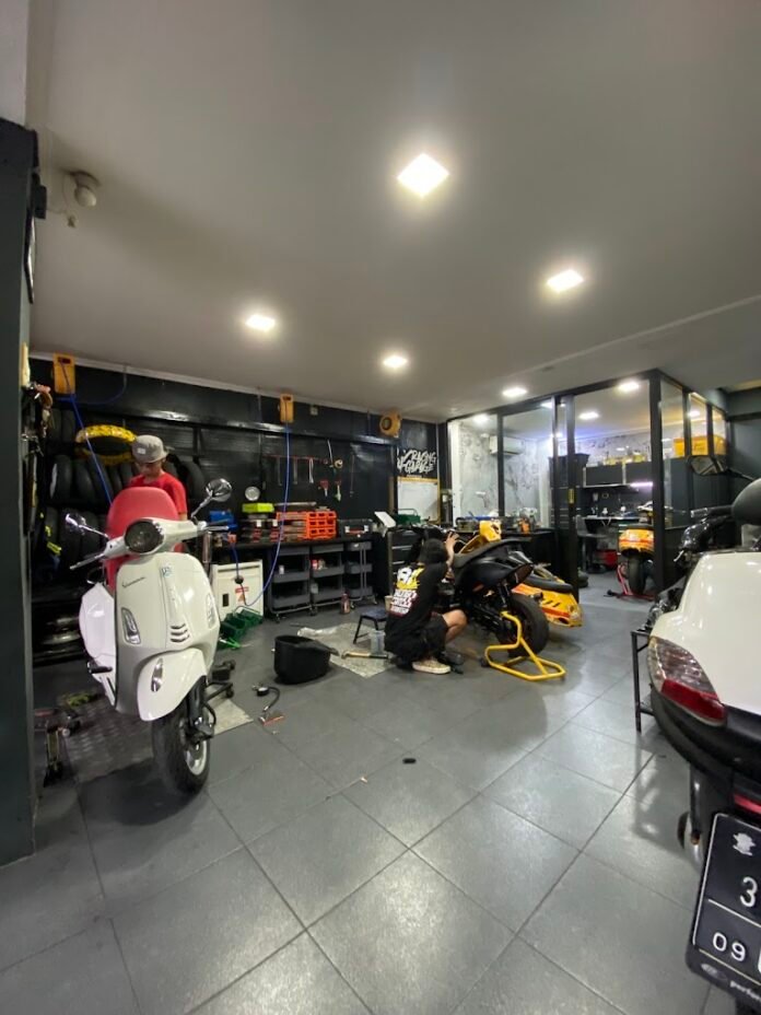 bk scooter indonesia BK Scooter Indonesia, bengkel motor Vespa di Depok yang paling lengkap dan rapi. Dapatkan layanan perawatan dan perbaikan Vespa terbaik di sini dengan fasilitas modern dan tim mekanik berpengalaman!. Foto: Harnas.id