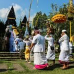 Umat Hindu dari berbagai Daerah membawa “Pratima” sebagai rangkaian Ibadah Pujawali yang digelar di Pura Parahayangan Agung Jagatkartta, Tamansari, Bogor Selasa (17/9).