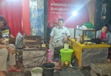 Bandros Pintuhek Legendaris Sukabumi, Sajian Khas Sejak 1960 yang Tetap Diminati di Malam Hari