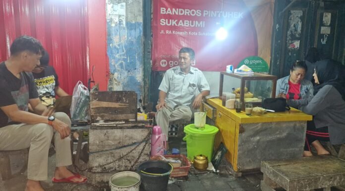Bandros Pintuhek Legendaris Sukabumi, Sajian Khas Sejak 1960 yang Tetap Diminati di Malam Hari