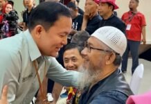 Momen Spesial Dokter Rayendra Cium Tangan Diani Budiarto