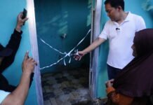 Dokter Rayendra-Eka Maulana Renovasi dan Resmikan MCK yang 5 Tahun Terbengkalai