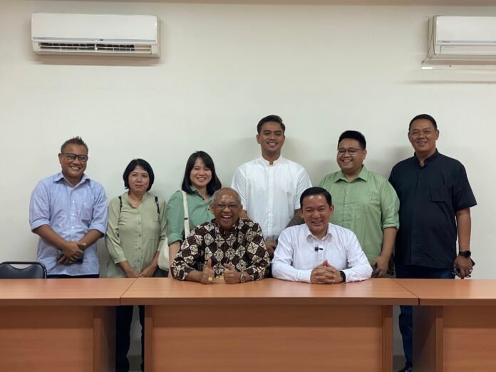 Foto Dokter Rayendra Kunjungan Uskup Bogor 3
