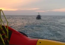 Kru PHE ONWJ Selamatkan 10 Nelayan Terjebak di Laut Jawa