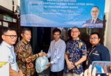 Warga Paledang Terima Bantuan Program Sambungan Listrik Gratis