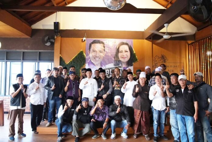 Pasangan calon Wali Kota dan Wakil Wali Kota Bogor nomor urut satu, Sendi Fardiansyah dan Melli Darsa, menerima deklarasi dukungan dari kelompok masyarakat, Forum Masyarakat Bersatu (FMB) Kota Bogor.