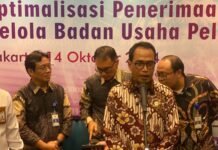 Penandatanganan Konsesi dengan BUP, Kemenhub Optimalkan Penerimaan Negara Menteri Budi Karya dan Dirjen Perhubungan Laut Antoni Arif Priadi saat konferensi pers di Gedung Karya, Jakarta (14/10). Foto: Harnas.id/ Ifan Jafar S