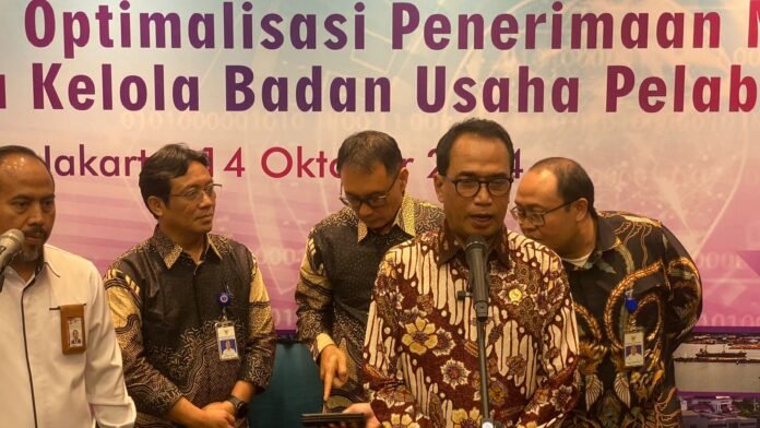 Konferensi pers Menteri Budi Karya dan Dirjen Perhubungan Laut Antoni Arif Priadi saat konferensi pers di Gedung Karya, Jakarta (14/10). Foto: Harnas.id/ Ifan Jafar S