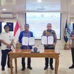 Momen penandatanganan perjanjian konsesi antara Kemenhub RI dan PT Rugaya Nusantara Jaya di Pelabuhan Tana Paser. Foto: Harnas.id
