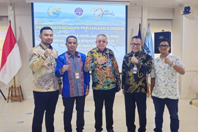 Tim BUP PT Rugaya Nusantara Jaya bersama konsultan kepelabuhanan dari PT Berkah Tujuh Samudera Indonesia. Foto: Harnas.id