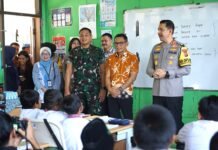Ratusan Siswa SDN Cimahpar 5 Antusias Program Makan Siang Gratis