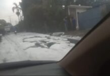 Jalan Tlajung Udik Mendadak Berbusa, Diduga Tercemar Limbah Perusahaan