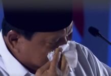 Presiden Prabowo Subianto Menangis di Puncak Hari Guru Nasional 2024, Umumkan Kenaikan Gaji Guru Tangkapan Layar Pidato Presiden RI Prabowo Subianto Menangis Usai Menaikan Honor Guru. Foto: Istimewa/Harnas.id