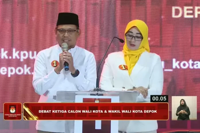Pasangan Calon Wali Kota dan Wakil Wali Kota Depok Nomor Urut 1, Imam Budi Hartono-Ririn Farabi A Rafiq Berikan Paparan Dalam Debat Publik Pilkada Depok 2024