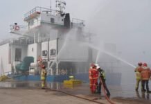 Simulasi Kebakaran di Kapal dan Pelabuhan, KSOP Marunda Tingkatkan Kesiapsiagaan Personel