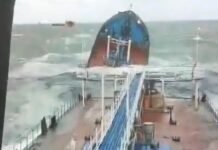 Dua Kapal Tanker Rusia Tenggelam Dihantam Badai Dahsyat