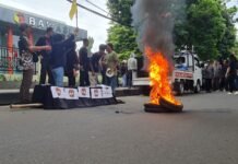 Aksi Demonstrasi di Gedung Bawaslu dan KPU Kabupaten Bogor, Ratusan Massa Pinta Keadilan dan Transparansi Pilkada Bogor