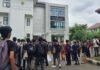 Mahasiswa Soroti Dugaan Korupsi di Dinas PUPR Kabupaten Bogor, Desak Perbaikan Infrastruktur Puluhan Mahasiswa Ontrok Dinas PUPR Kabupaten Bogor. Foto: Chaerudin/Harnas.id