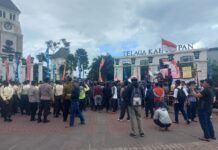 Unjuk Rasa Warga di Telaga Kahuripan Berakhir Tertib Meski Tanpa Respons