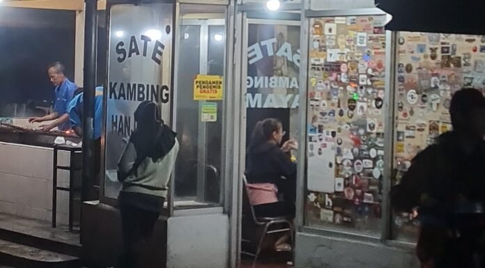 Sate Kambing Hanjawar: Kuliner Legendaris Cipanas yang Tetap Eksis Sejak 1998